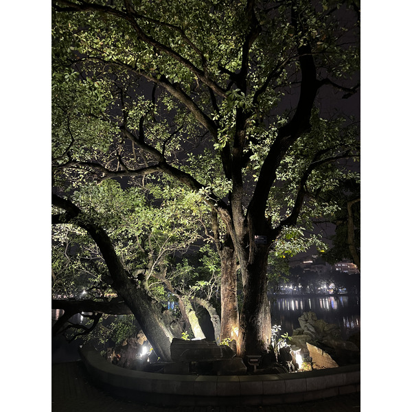 Picture Vietnam Hanoi Hoan Kiem Lake 2024-01 36 - Center Hoan Kiem Lake