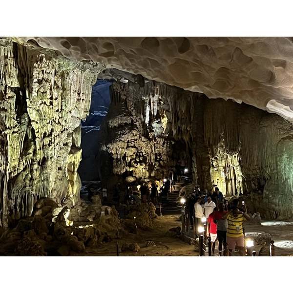 Picture Vietnam Ha Long Bay Sung Sot Cave 2024-01 57 - Center Sung Sot Cave