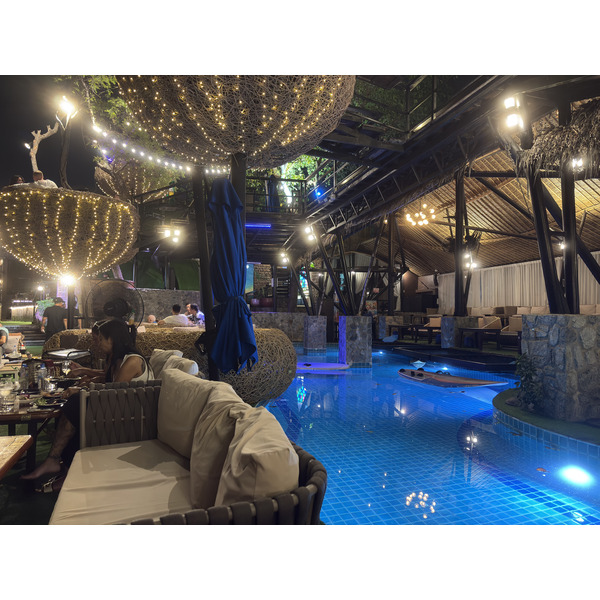 Picture Thailand Pattaya 3 Mermaids 2024-12 64 - Center 3 Mermaids