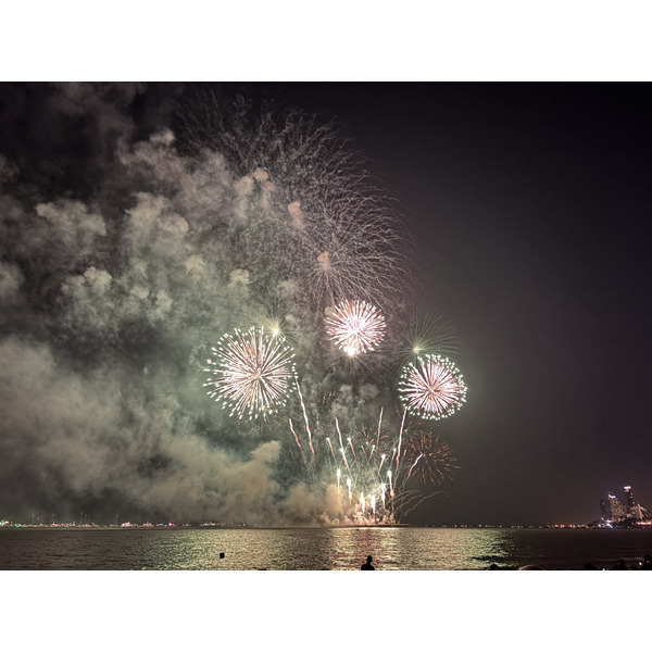 Picture Thailand Pattaya Fireworks 2024-12 59 - Center Fireworks
