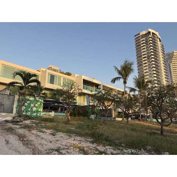 Picture Thailand Pattaya Dongtan beach 2025-12 14 - Tour Dongtan beach
