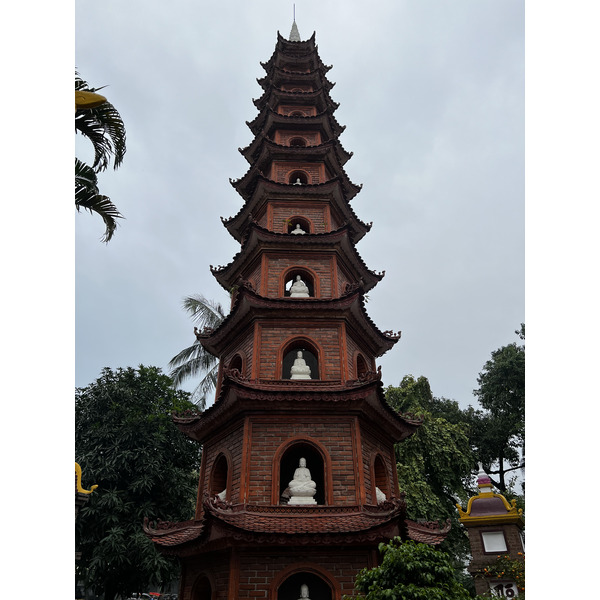 Picture Vietnam Hanoi Tran Quoc Pagoda 2024-01 5 - Around Tran Quoc Pagoda