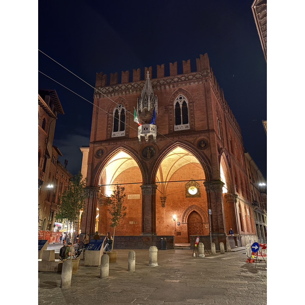 Picture Italy Bologna 2025-09 17 - Tour Bologna