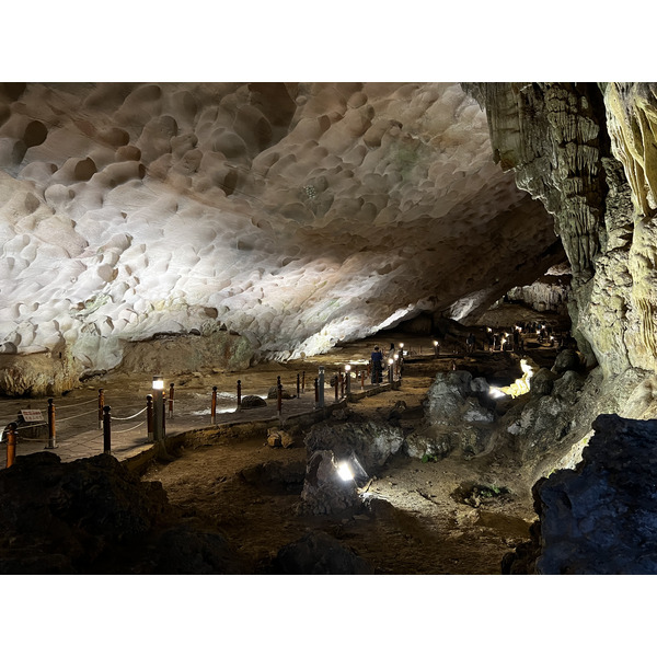 Picture Vietnam Ha Long Bay Sung Sot Cave 2024-01 15 - Recreation Sung Sot Cave