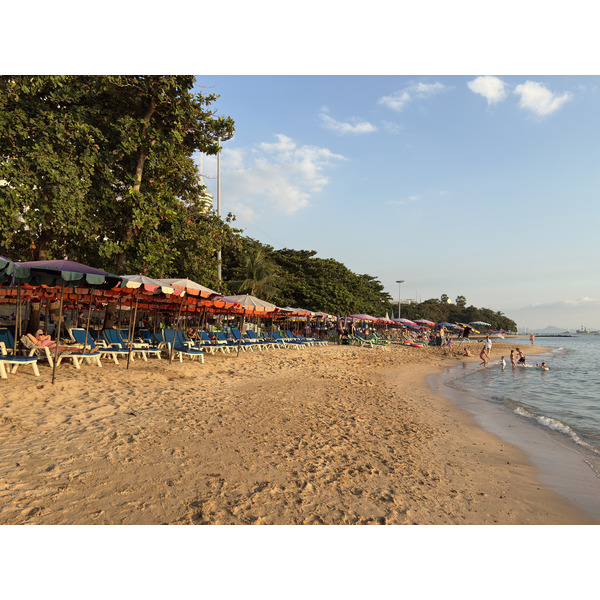 Picture Thailand Pattaya Dongtan beach 2025-12 2 - Center Dongtan beach