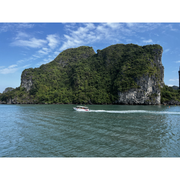 Picture Vietnam Ha Long Bay 2024-01 130 - Center Ha Long Bay