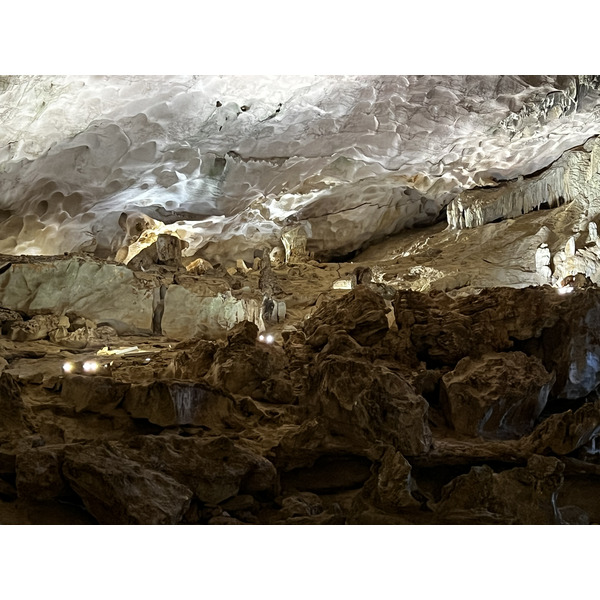 Picture Vietnam Ha Long Bay Sung Sot Cave 2024-01 36 - Center Sung Sot Cave