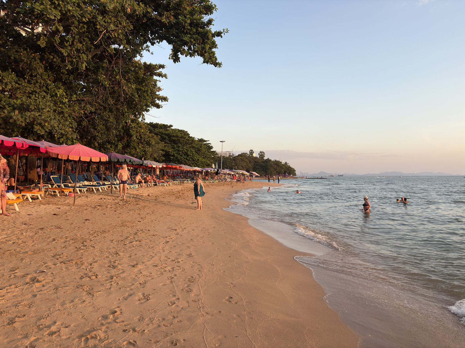 Picture Thailand Pattaya Dongtan beach 2025-12 42 - Sightseeing Dongtan beach