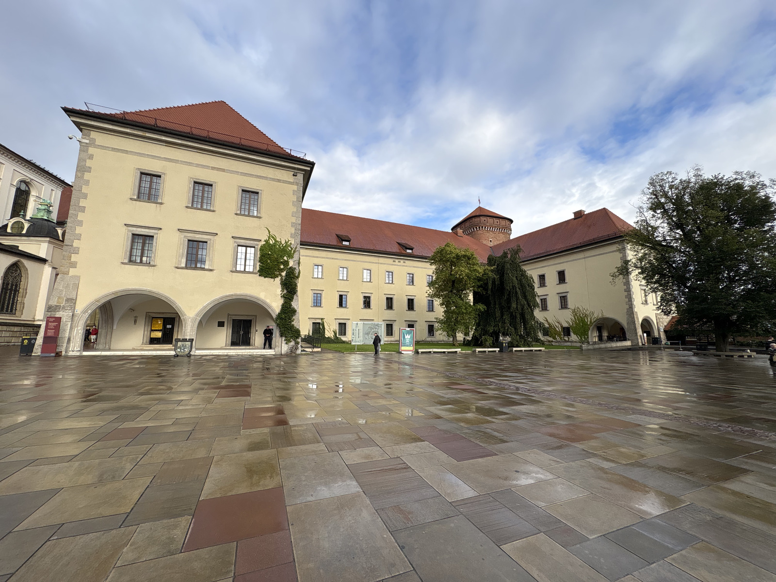 Picture Poland Krakow Wawel castle 2026-09 84
