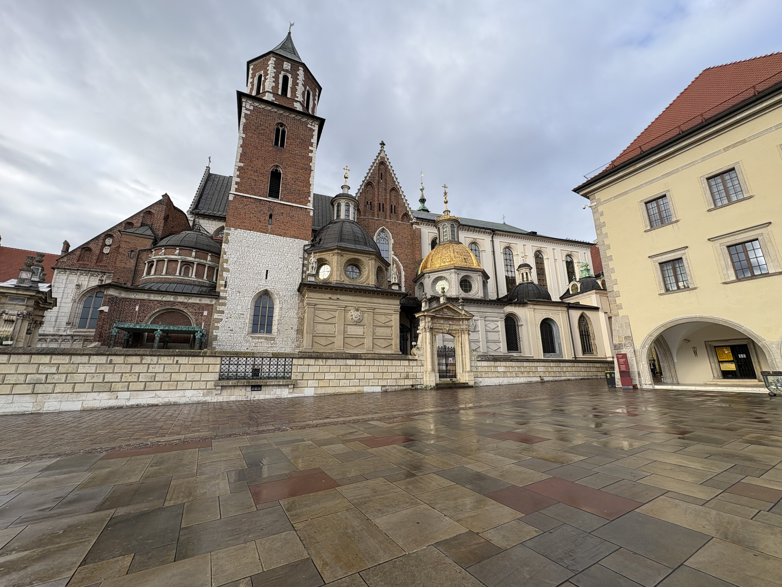 Picture Poland Krakow Wawel castle 2026-09 348