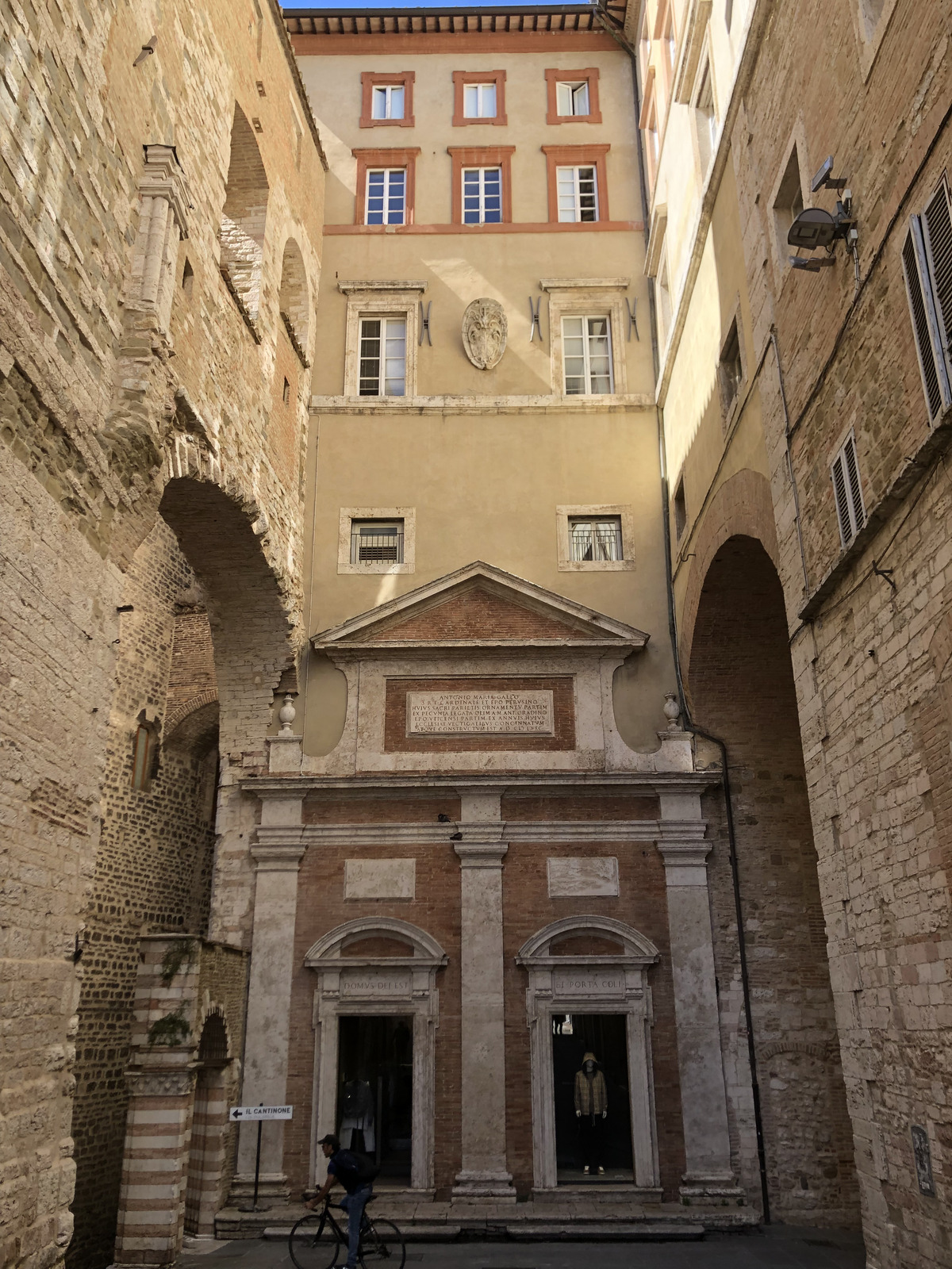 Picture Italy Perugia 2024-09 387 - Tourist Perugia