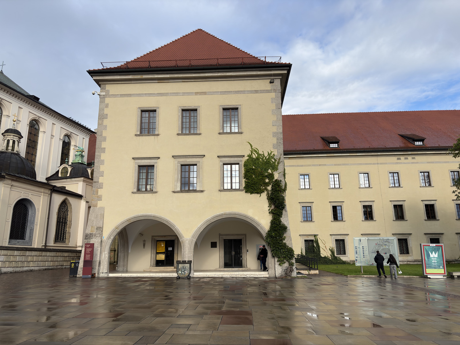 Picture Poland Krakow Wawel castle 2026-09 399