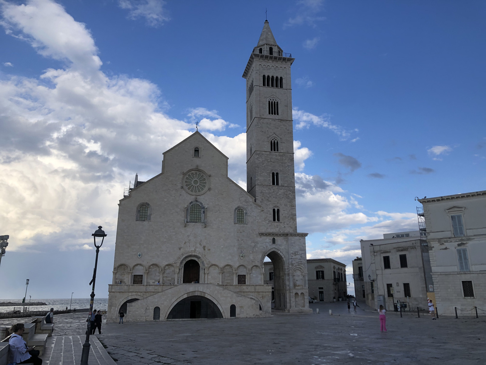 Picture Italy Trani 2024-09 29 - Sightseeing Trani