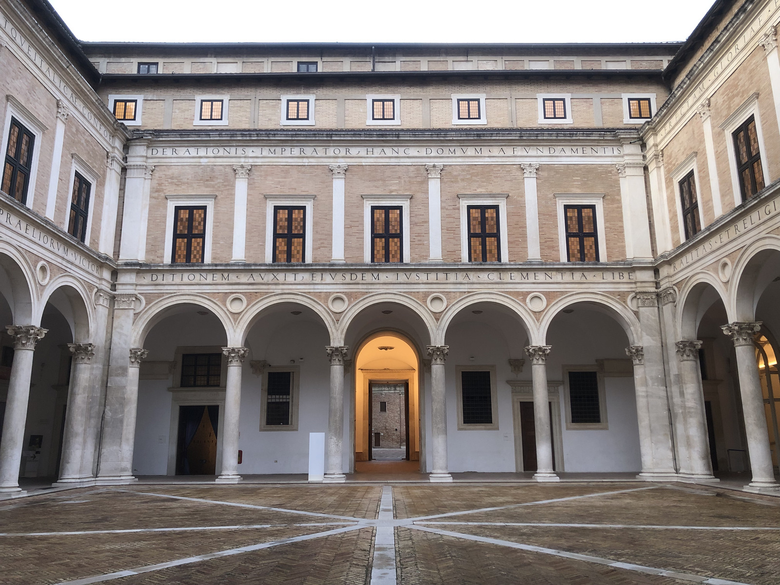 Picture Italy Urbino 2024-09 200 - Perspective Urbino