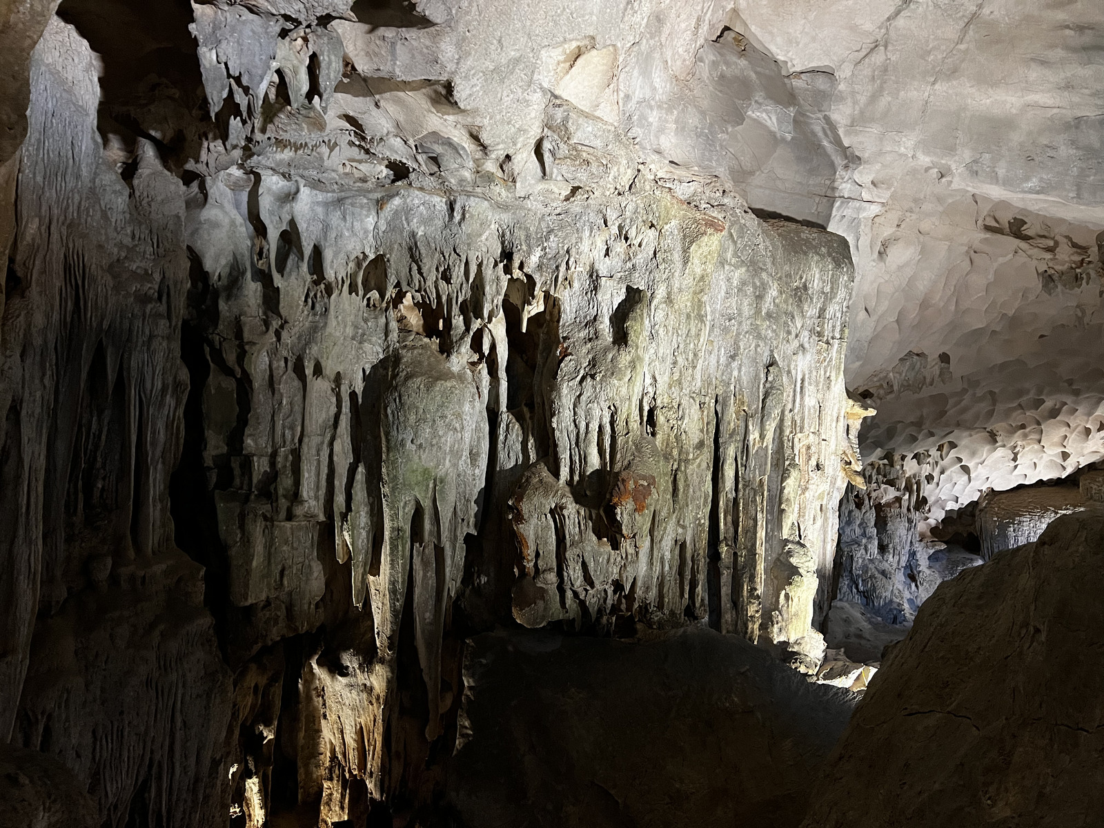 Picture Vietnam Ha Long Bay Sung Sot Cave 2024-01 70 - Flight Sung Sot Cave