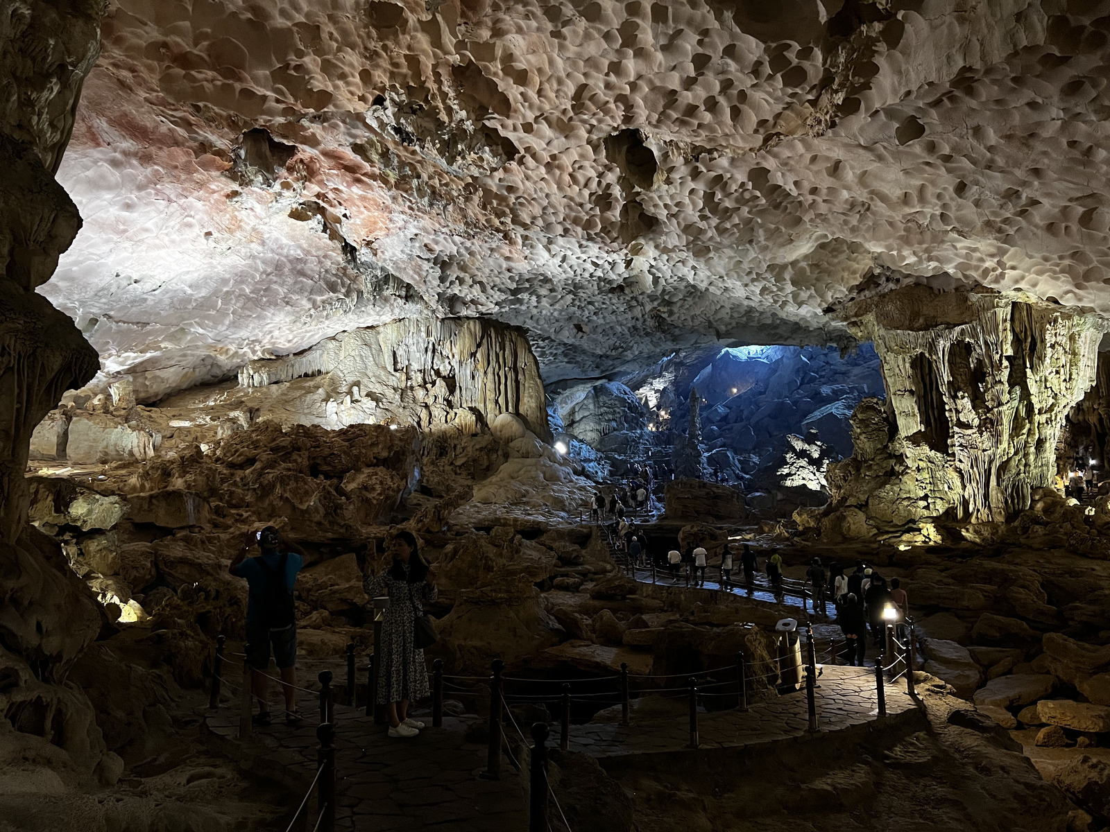 Picture Vietnam Ha Long Bay Sung Sot Cave 2024-01 19 - Randonee Sung Sot Cave