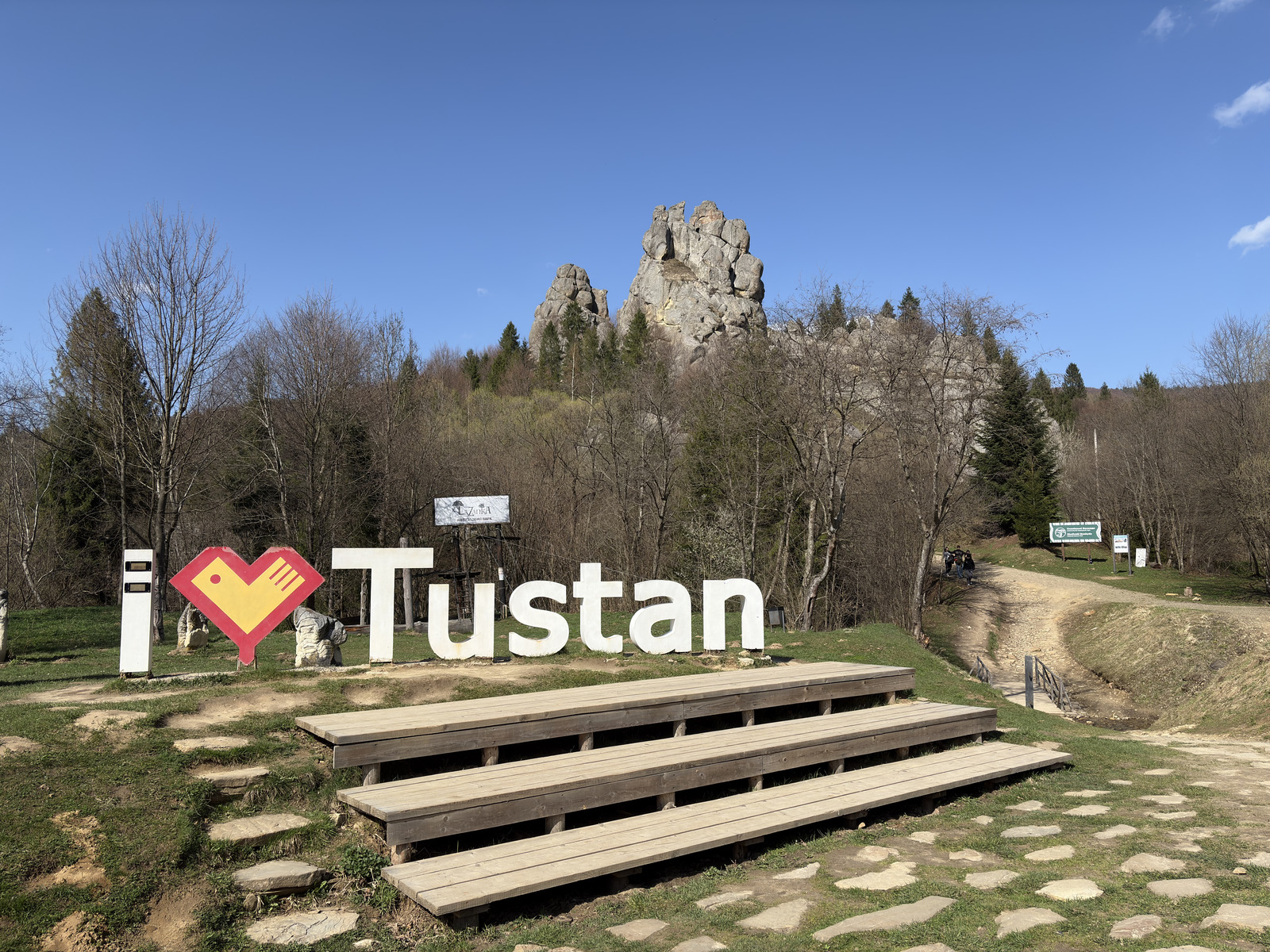 Picture Ukraine Tustan 2025-04 3 - Views Tustan