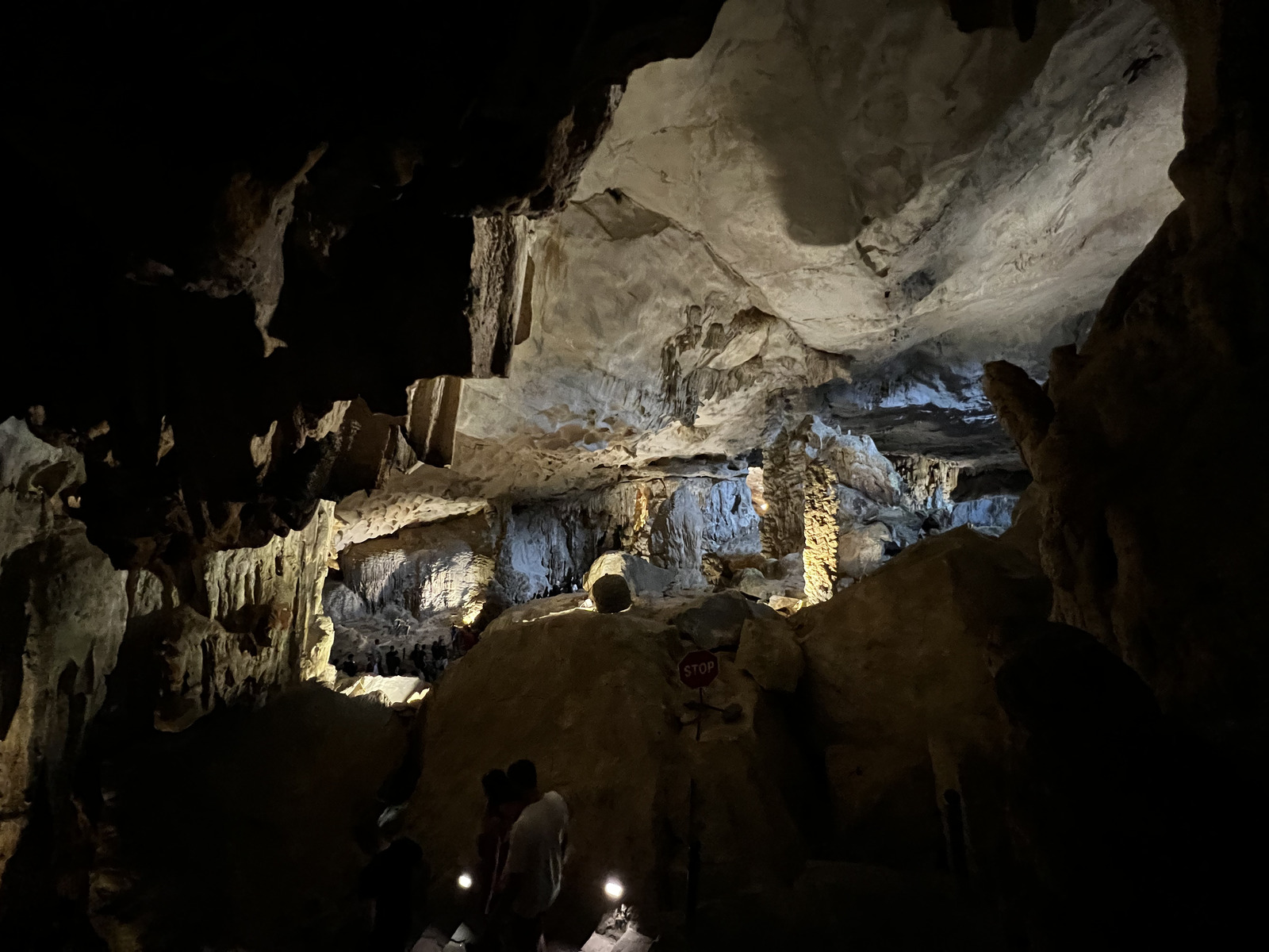 Picture Vietnam Ha Long Bay Sung Sot Cave 2024-01 61 - Shopping Mall Sung Sot Cave