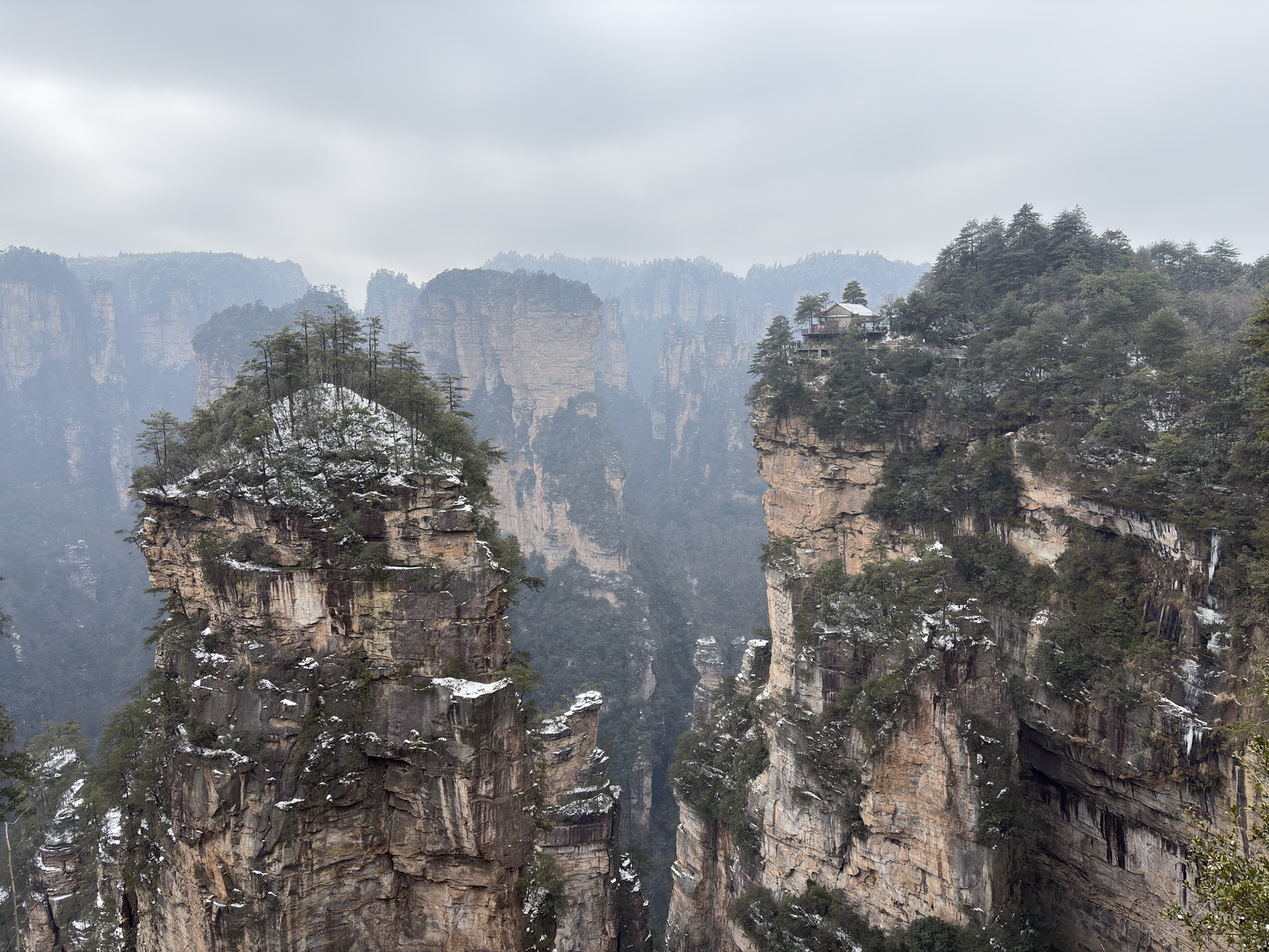 Picture China Zhangjiajie 2026-01 6 - Road Zhangjiajie