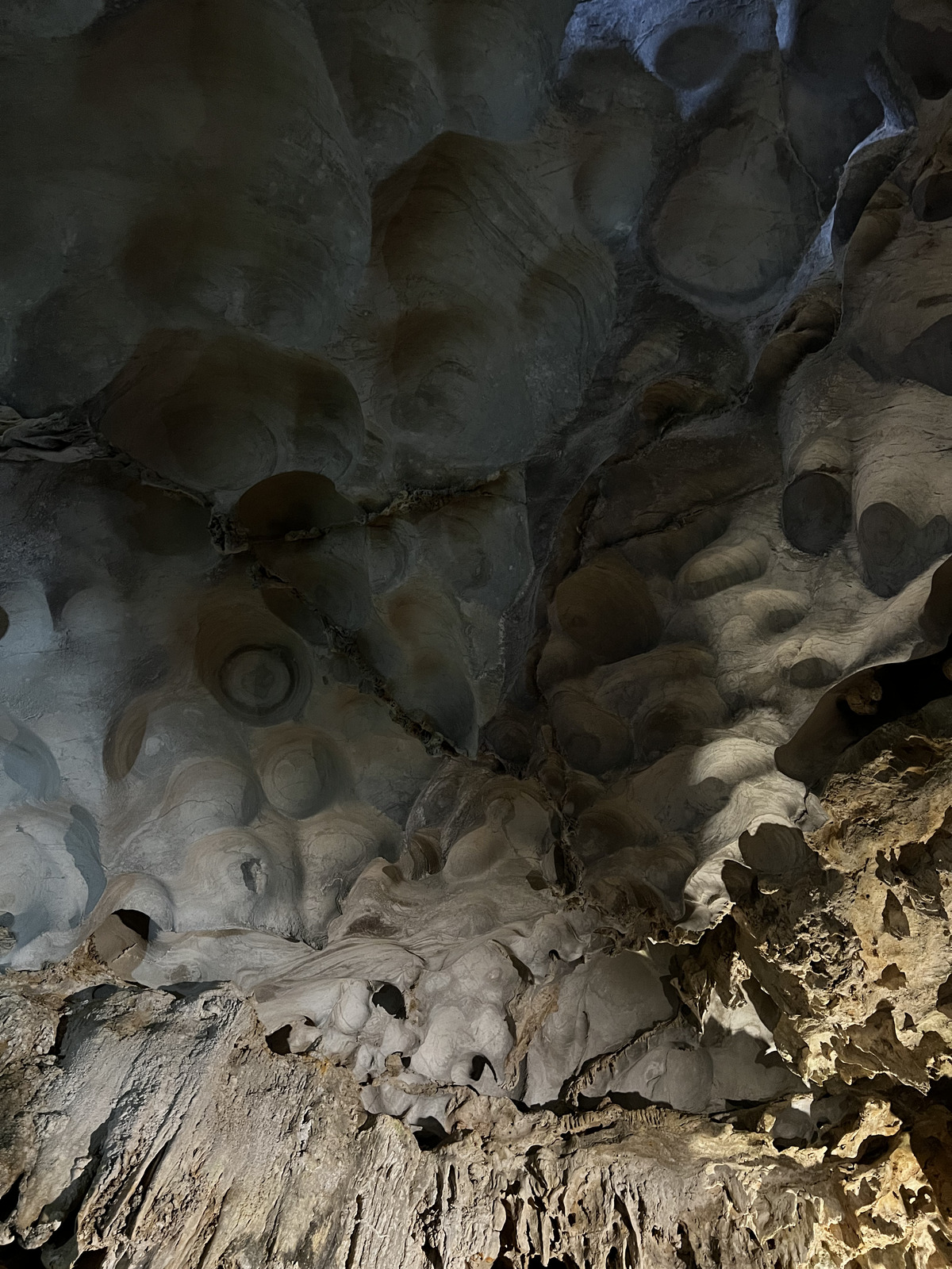Picture Vietnam Ha Long Bay Sung Sot Cave 2024-01 1 - Journey Sung Sot Cave