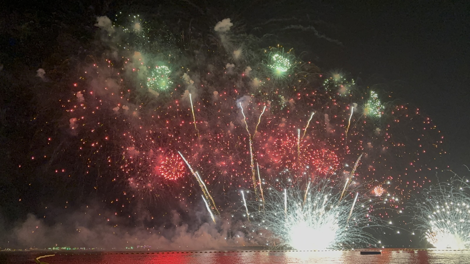 Picture Thailand Pattaya pattaya firework festival 2025-12 37 - Photographers pattaya firework festival