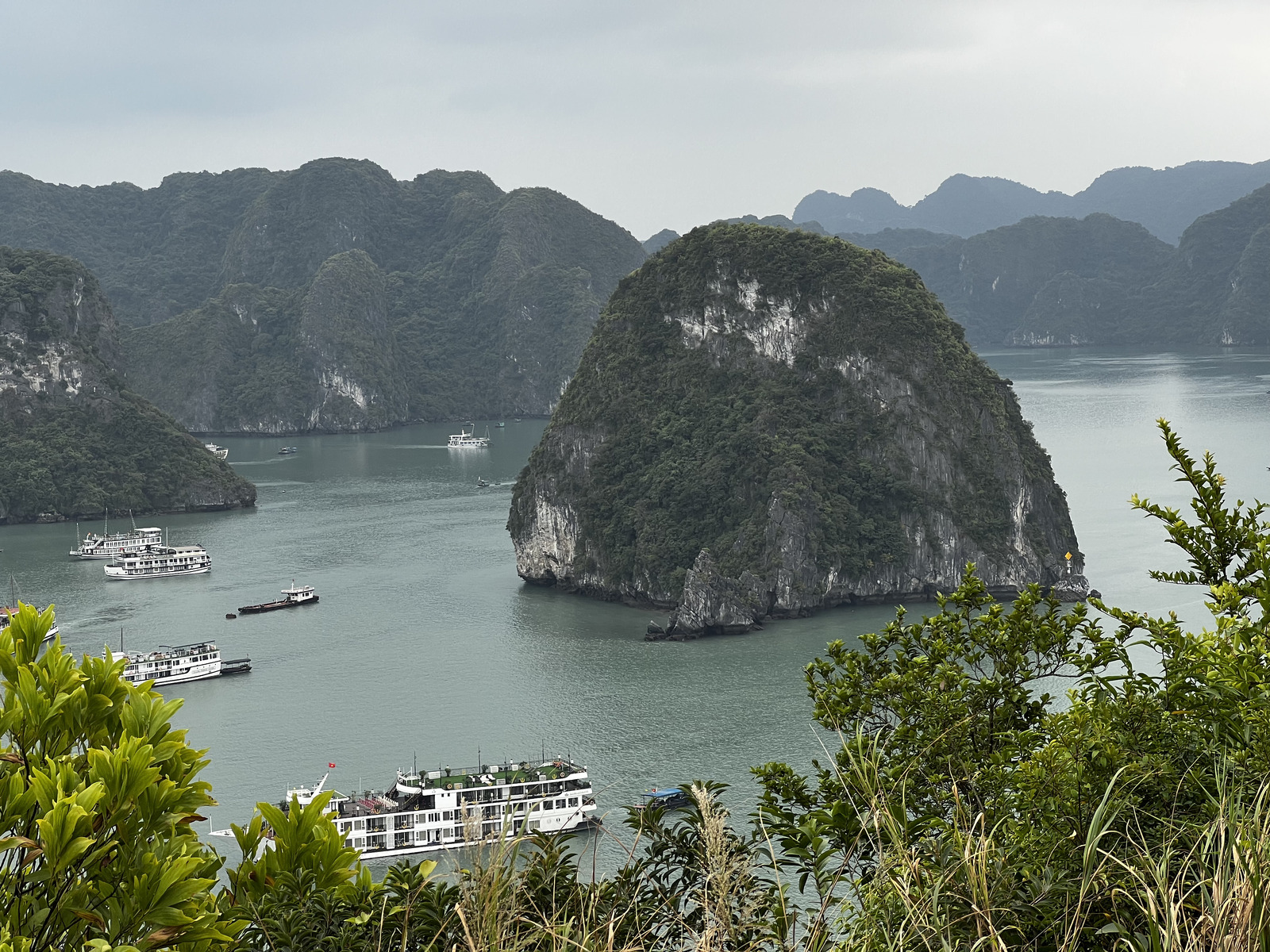 Picture Vietnam Ha Long Bay 2024-01 160 - Road Ha Long Bay