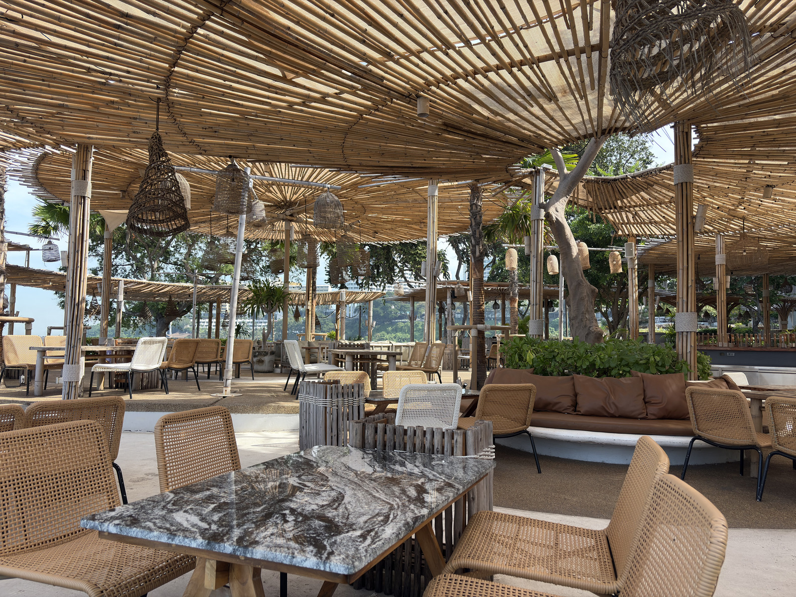 Picture Thailand Pattaya Oxygen Restaurant 2024-12 25 - Sightseeing Oxygen Restaurant