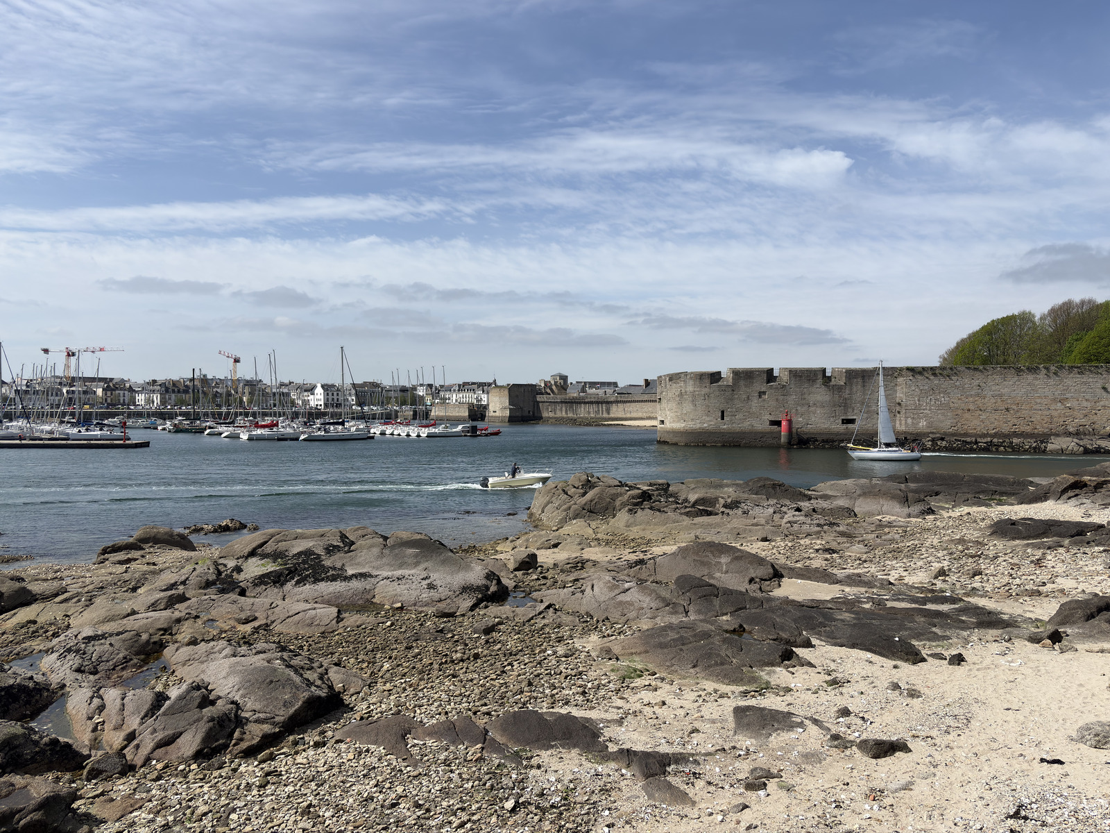 Picture France Concarneau Ville close 2026-04 132 - Road Ville close