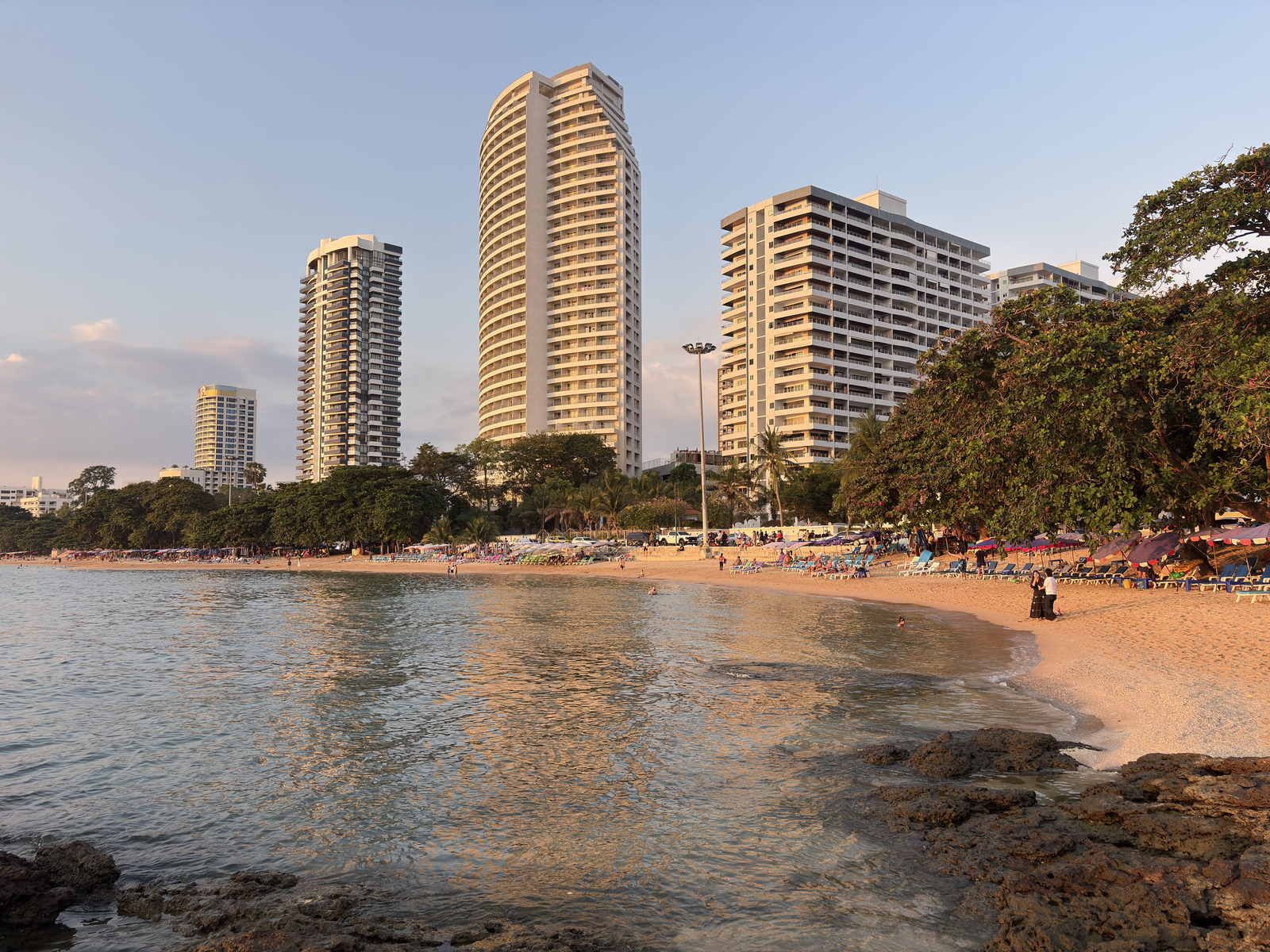 Picture Thailand Pattaya Dongtan beach 2025-12 3 - Car Dongtan beach