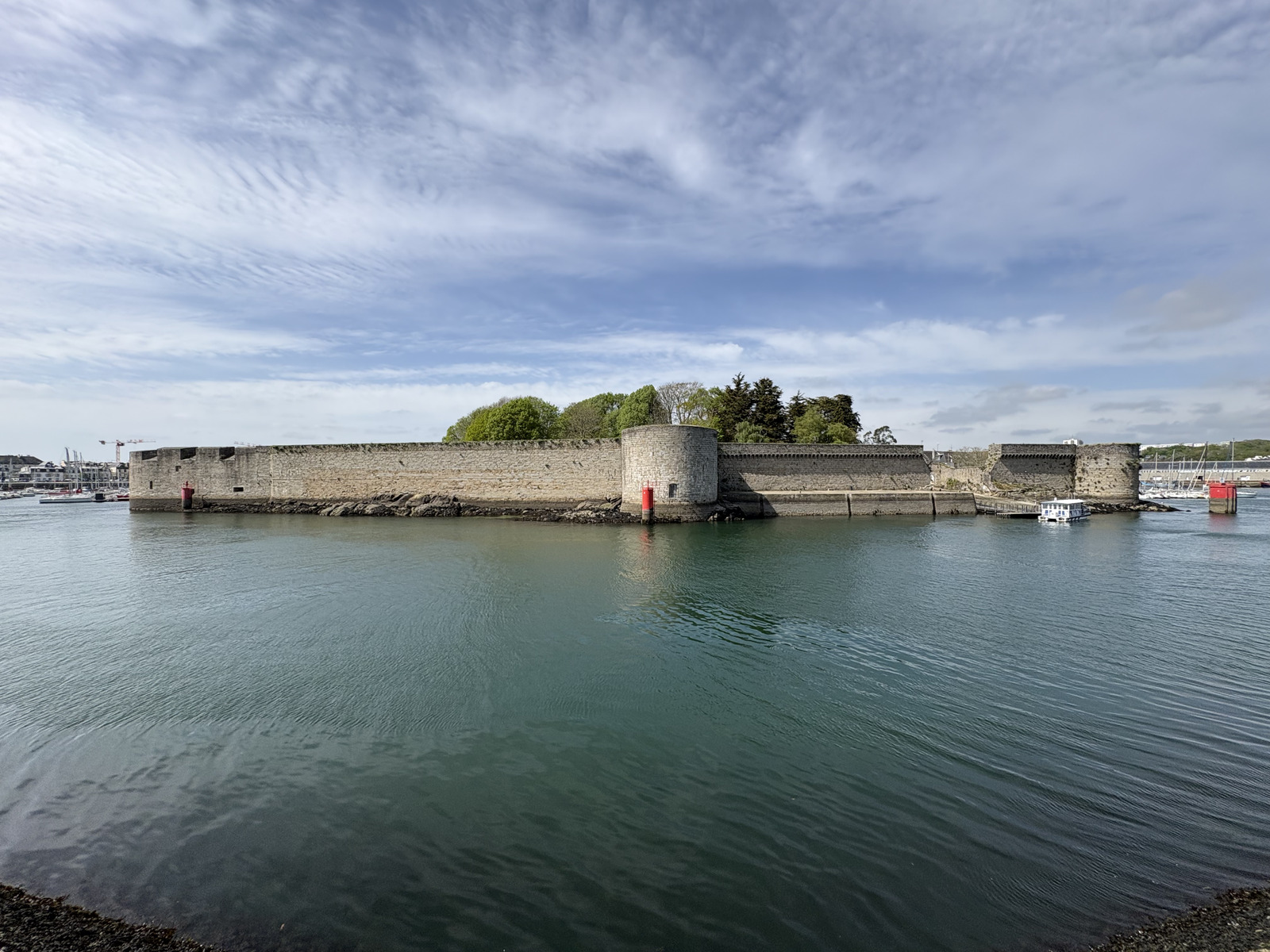 Picture France Concarneau Ville close 2026-04 54 - Car Ville close
