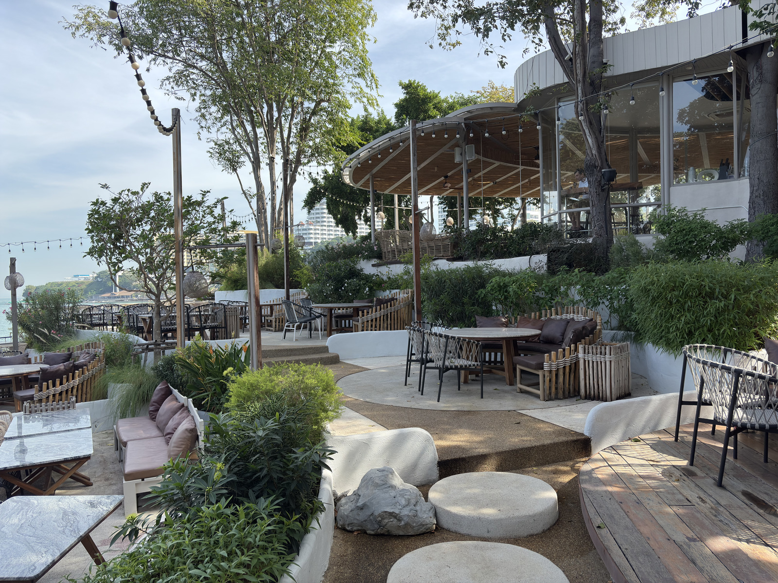 Picture Thailand Pattaya Oxygen Restaurant 2024-12 24 - Visit Oxygen Restaurant