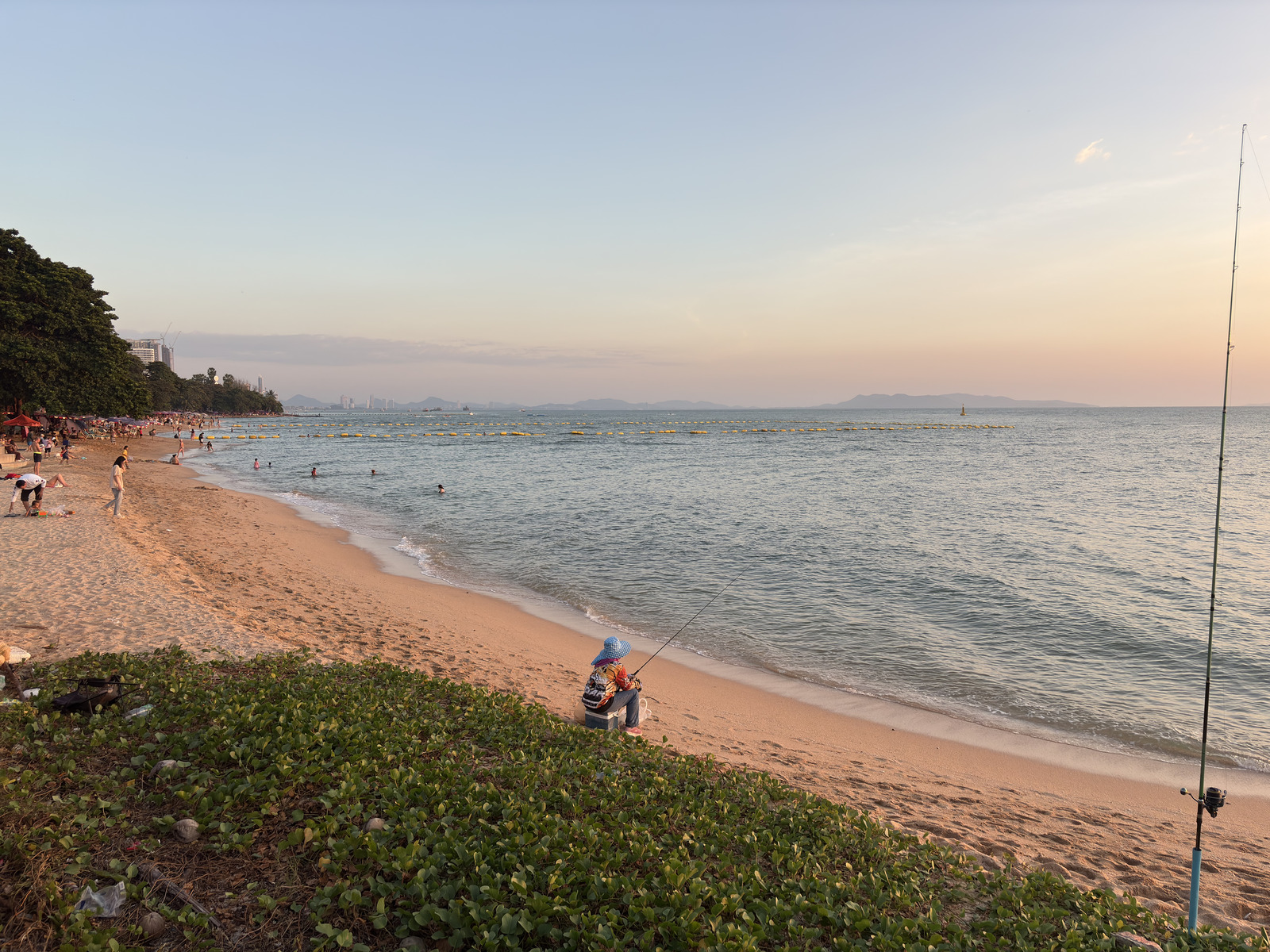 Picture Thailand Pattaya Dongtan beach 2025-12 36 - Flight Dongtan beach