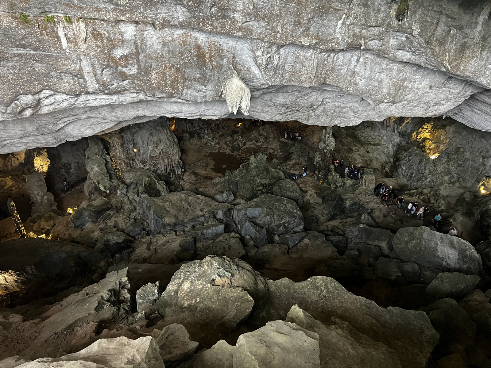 Picture Vietnam Ha Long Bay Sung Sot Cave 2024-01 72 - Perspective Sung Sot Cave