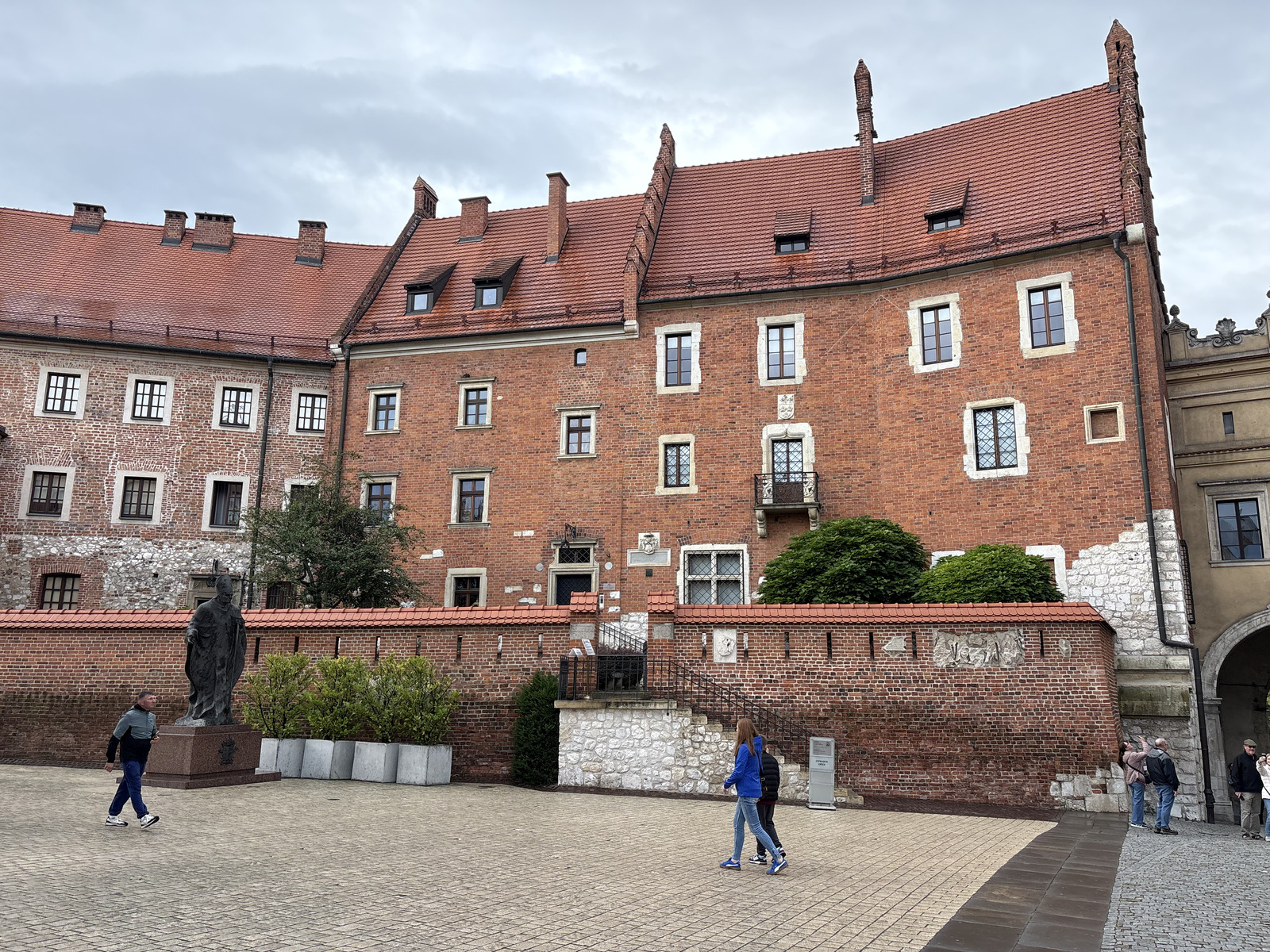 Picture Poland Krakow Wawel castle 2026-09 333