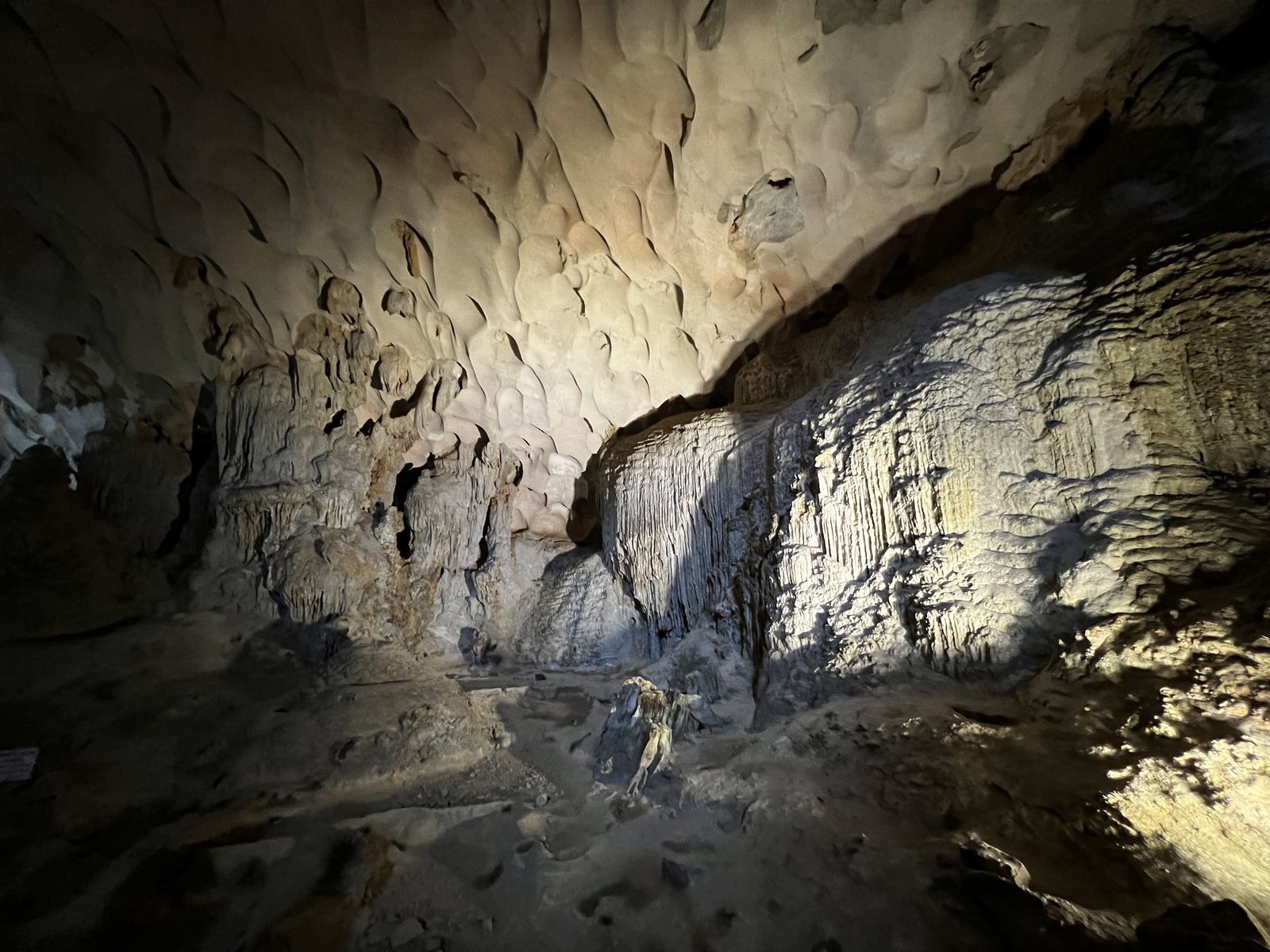 Picture Vietnam Ha Long Bay Sung Sot Cave 2024-01 40 - Photos Sung Sot Cave