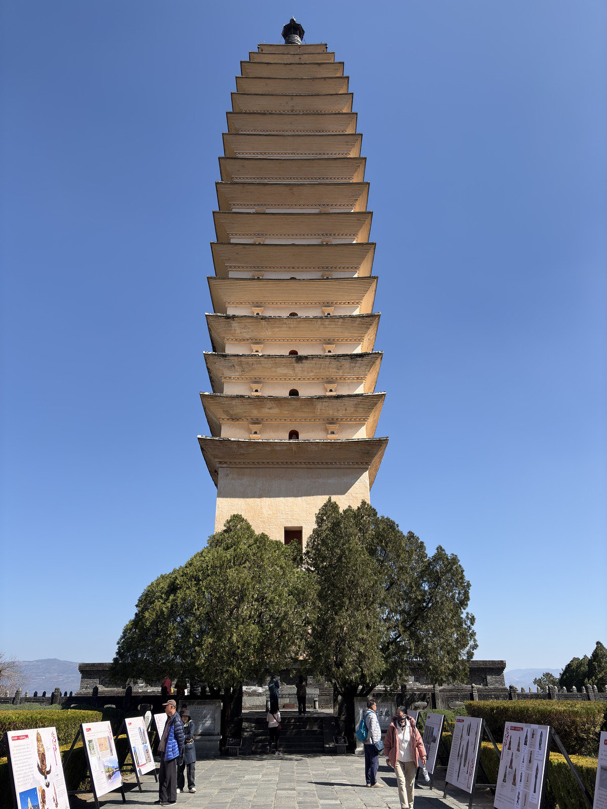 Picture China Dali Three pagodas 2026-01 34 - View Three pagodas