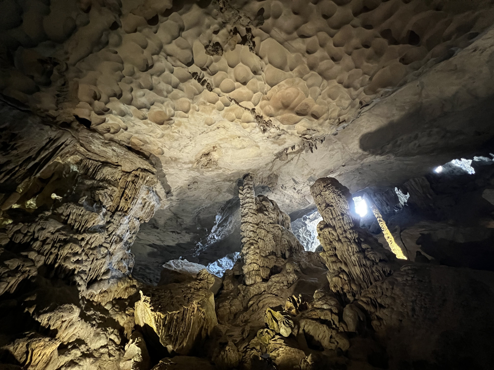 Picture Vietnam Ha Long Bay Sung Sot Cave 2024-01 52 - Trip Sung Sot Cave
