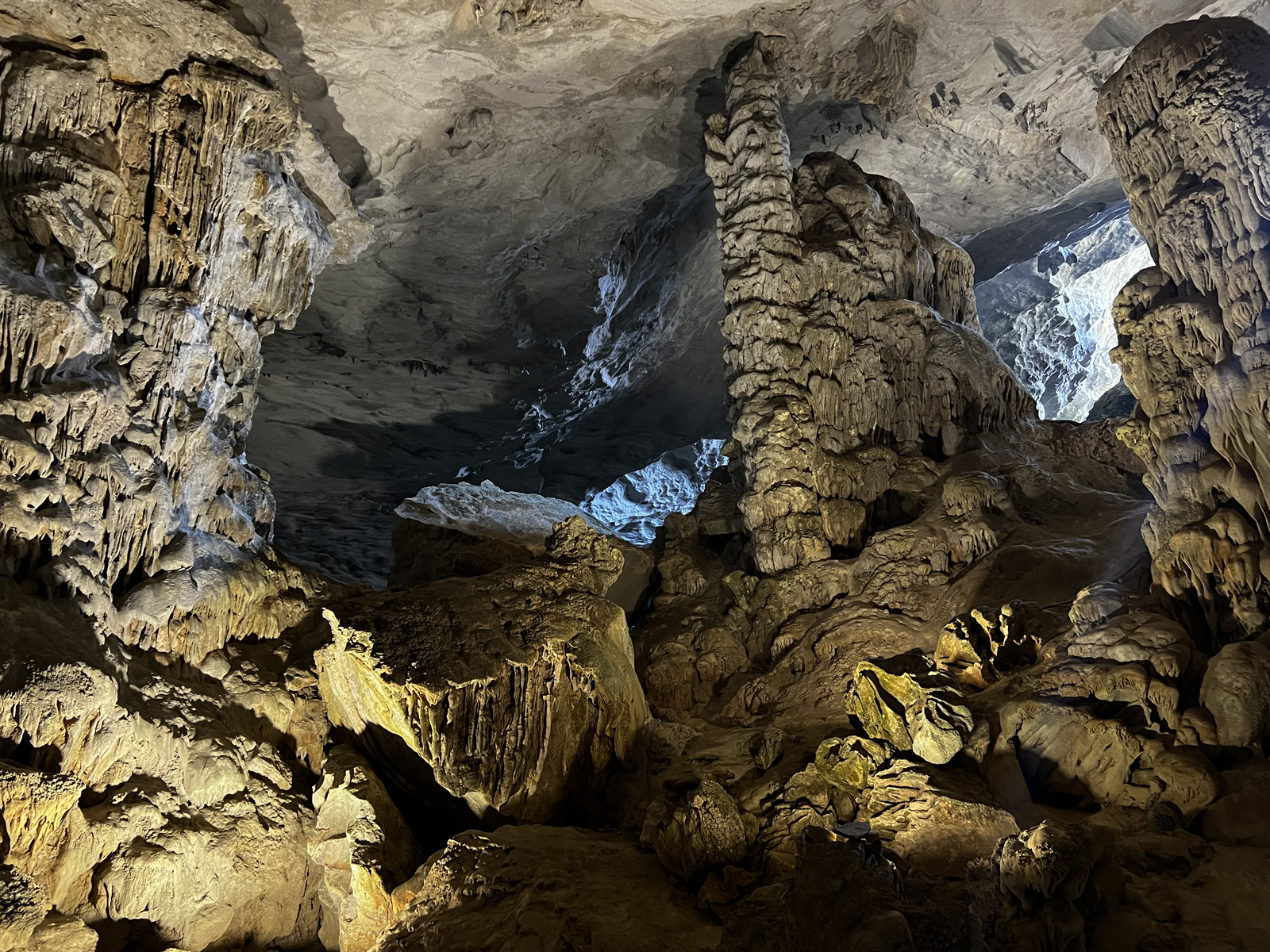 Picture Vietnam Ha Long Bay Sung Sot Cave 2024-01 47 - Photo Sung Sot Cave