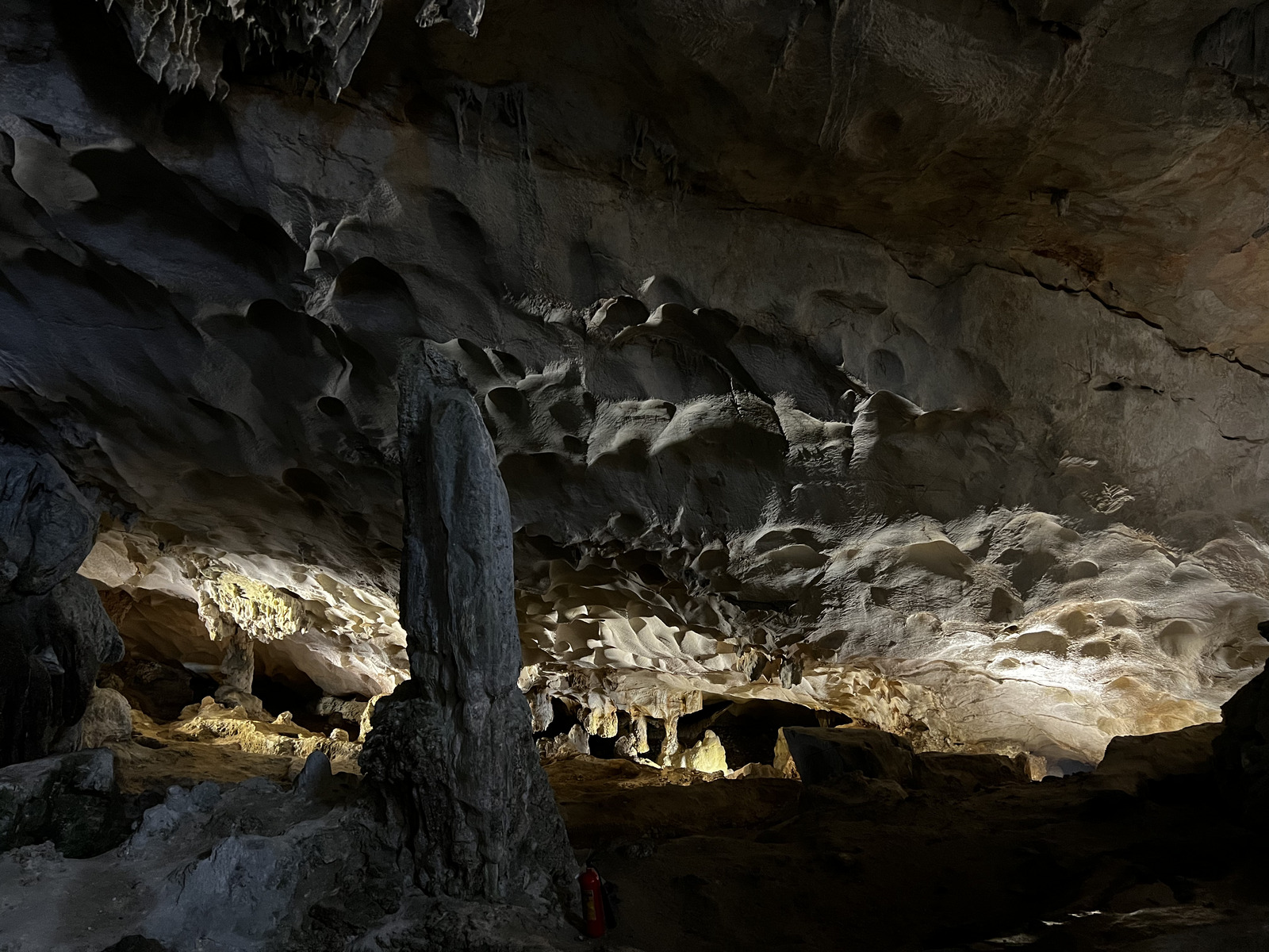 Picture Vietnam Ha Long Bay Sung Sot Cave 2024-01 22 - Perspective Sung Sot Cave