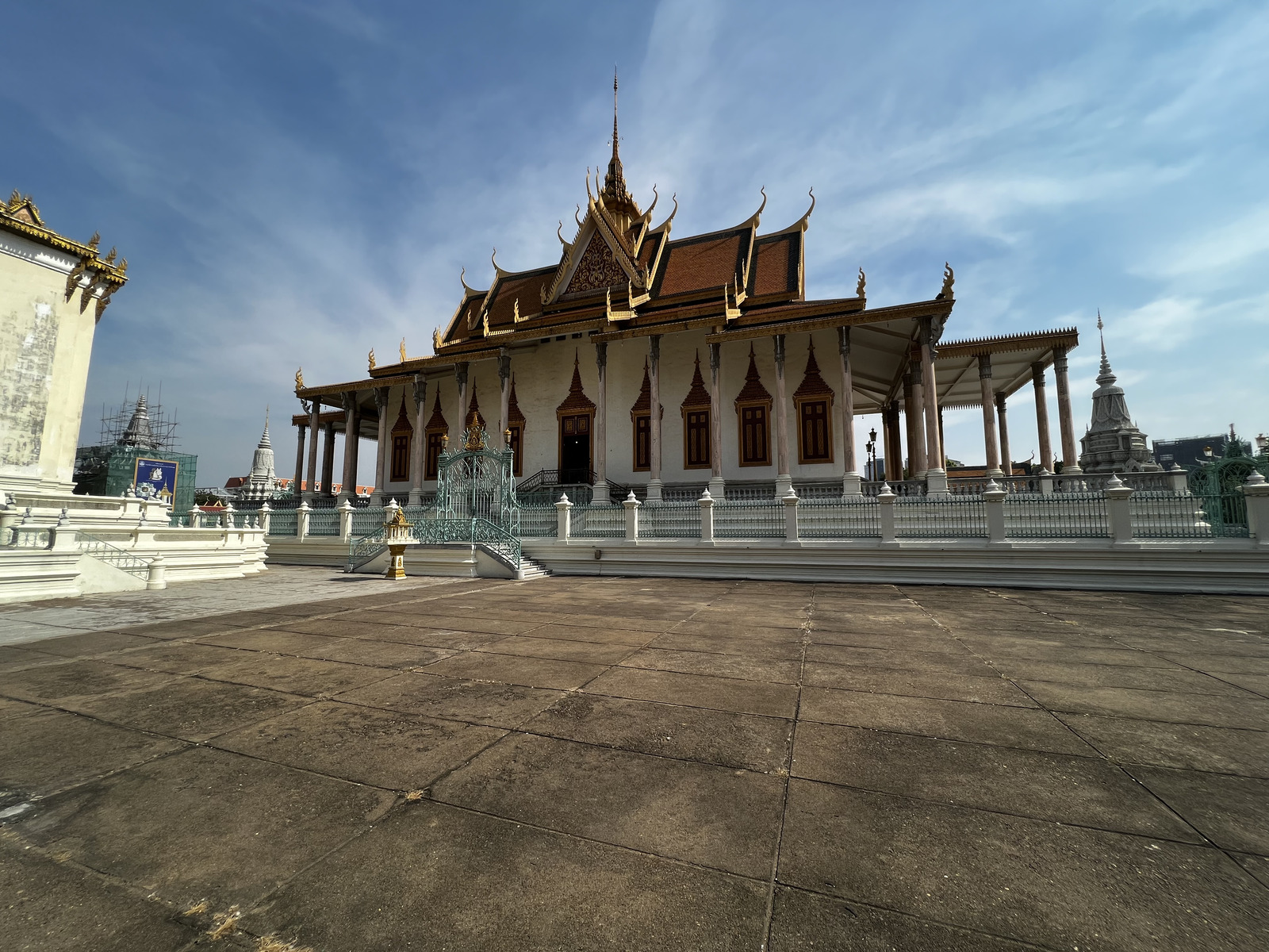 Picture Cambodia Phnom Penh Royal Palace 2024-01 12 - Shopping Mall Royal Palace