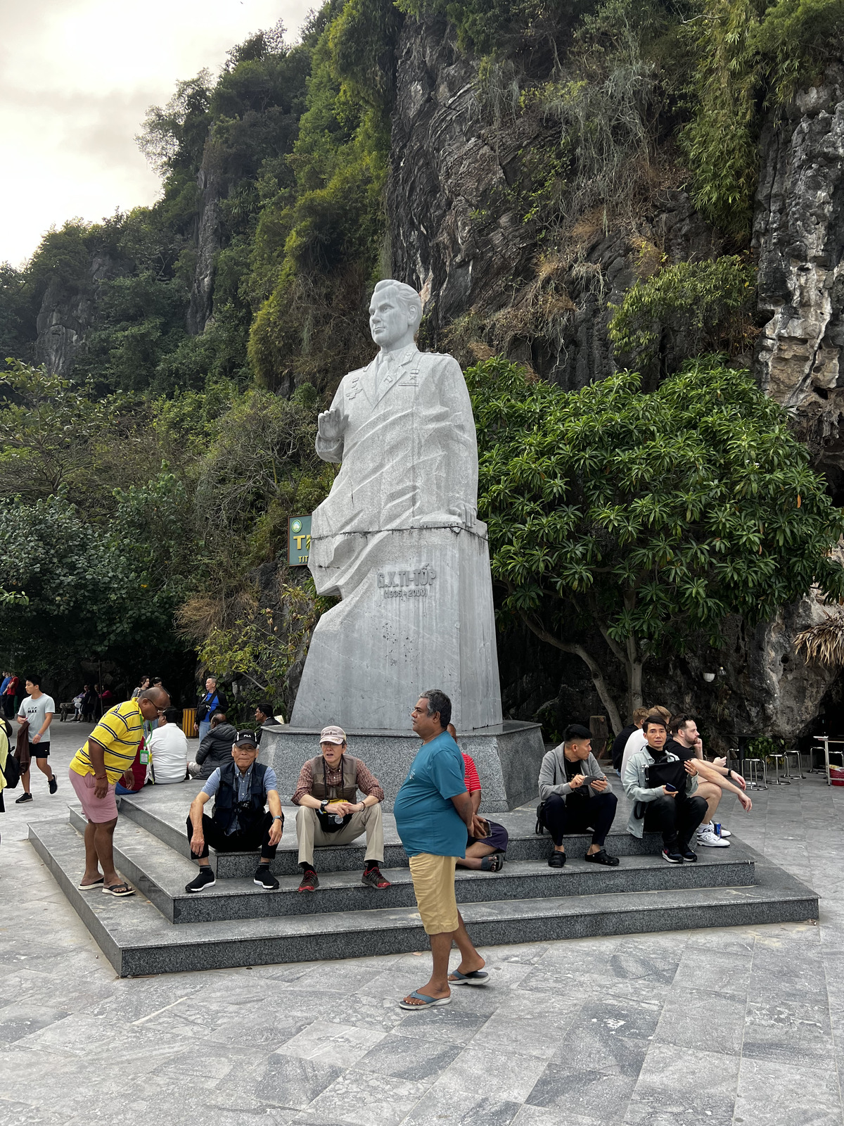 Picture Vietnam Ha Long Bay 2024-01 77 - Perspective Ha Long Bay