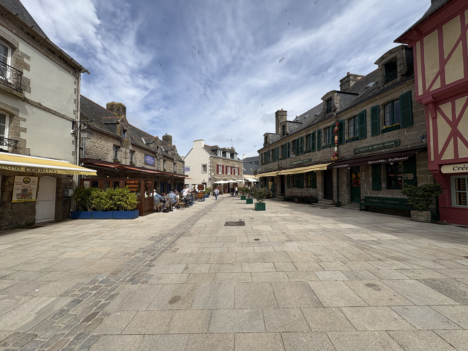 Picture France Concarneau Ville close 2026-04 70 - Flights Ville close