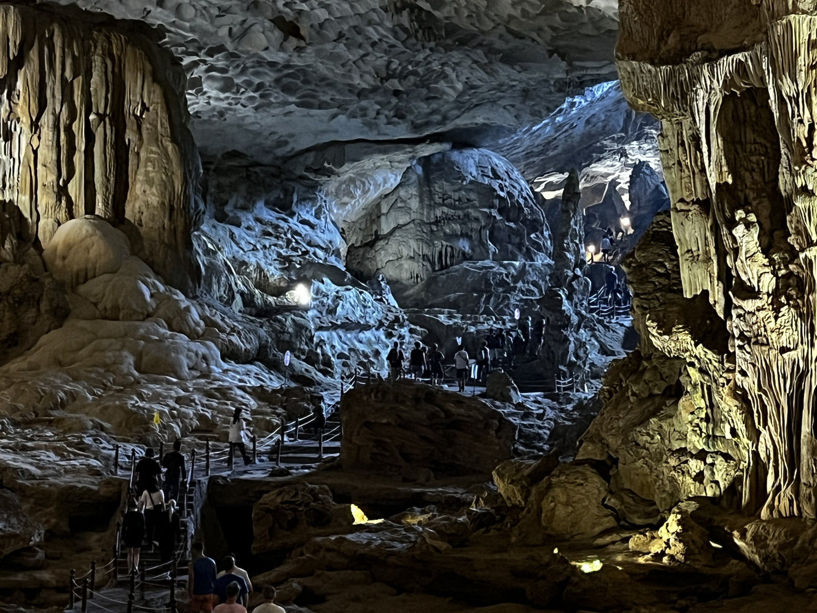 Picture Vietnam Ha Long Bay Sung Sot Cave 2024-01 24 - Randonee Sung Sot Cave