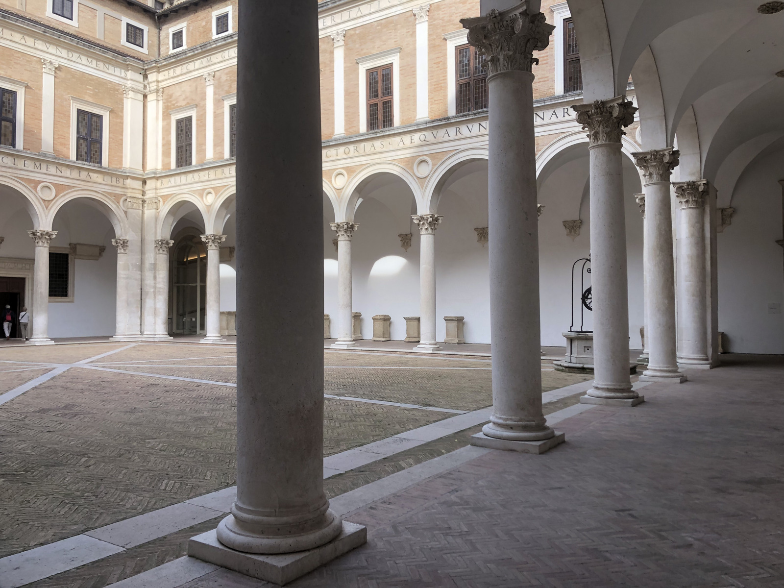 Picture Italy Urbino 2024-09 104 - Perspective Urbino