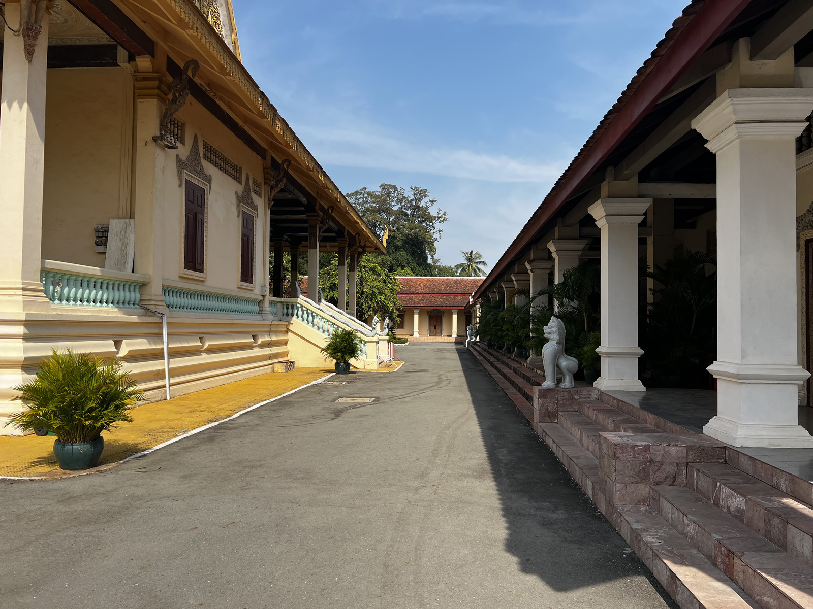 Picture Cambodia Phnom Penh Royal Palace 2024-01 86 - Perspective Royal Palace