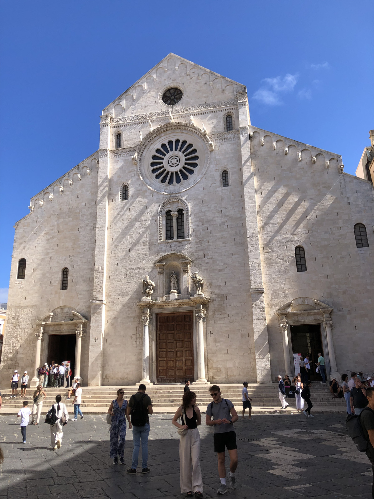 Picture Italy Bari 2024-09 48 - Store Bari