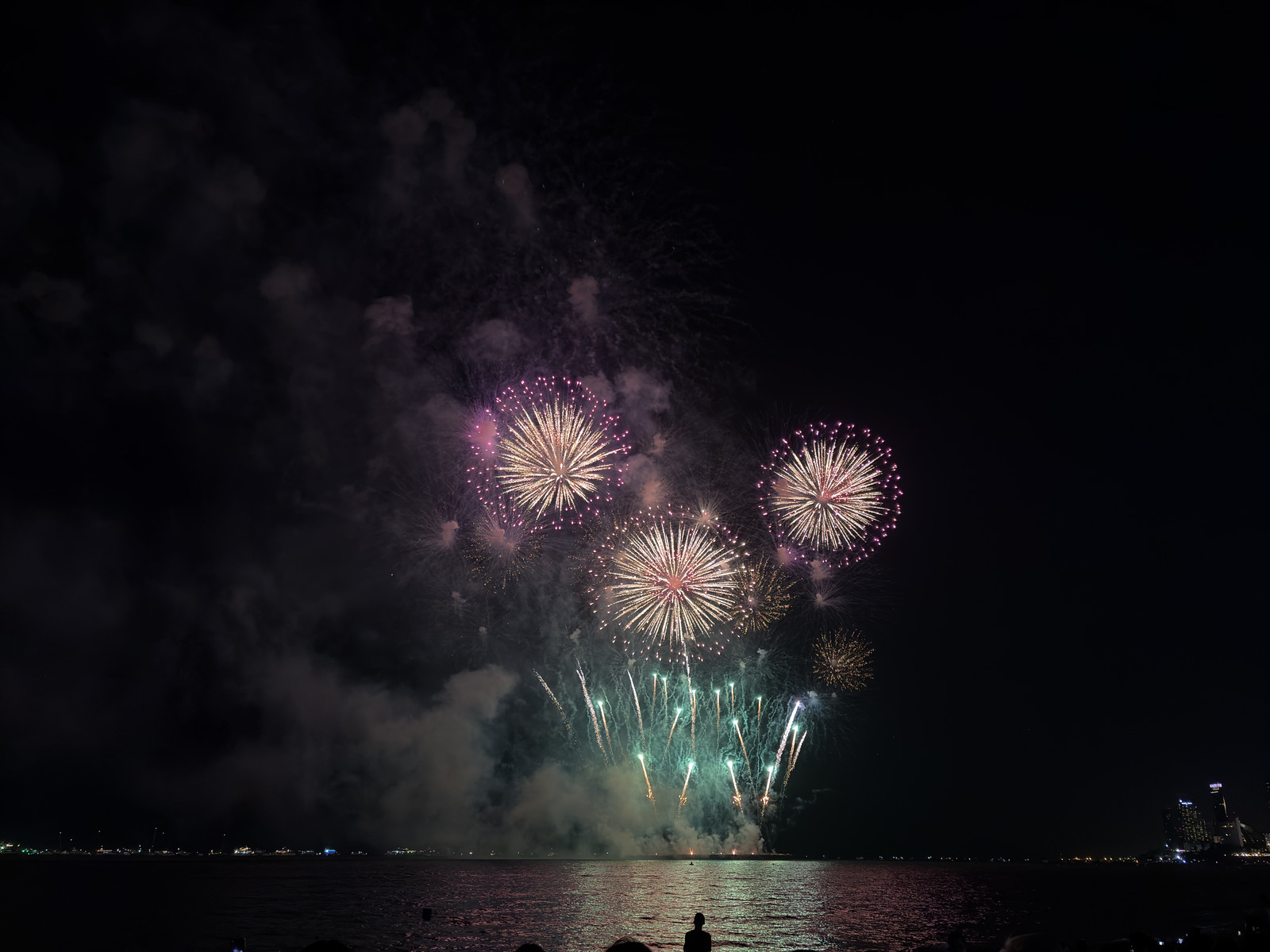 Picture Thailand Pattaya Fireworks 2024-12 93 - Trips Fireworks