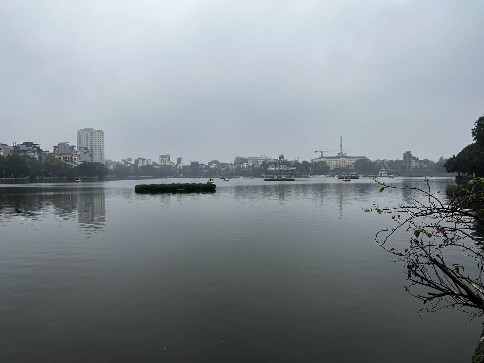 Picture Vietnam Hanoi Tay Lake 2024-01 20 - Tourist Tay Lake