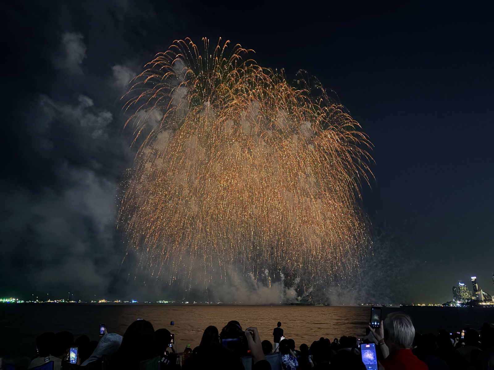 Picture Thailand Pattaya Fireworks 2024-12 84 - Car Fireworks