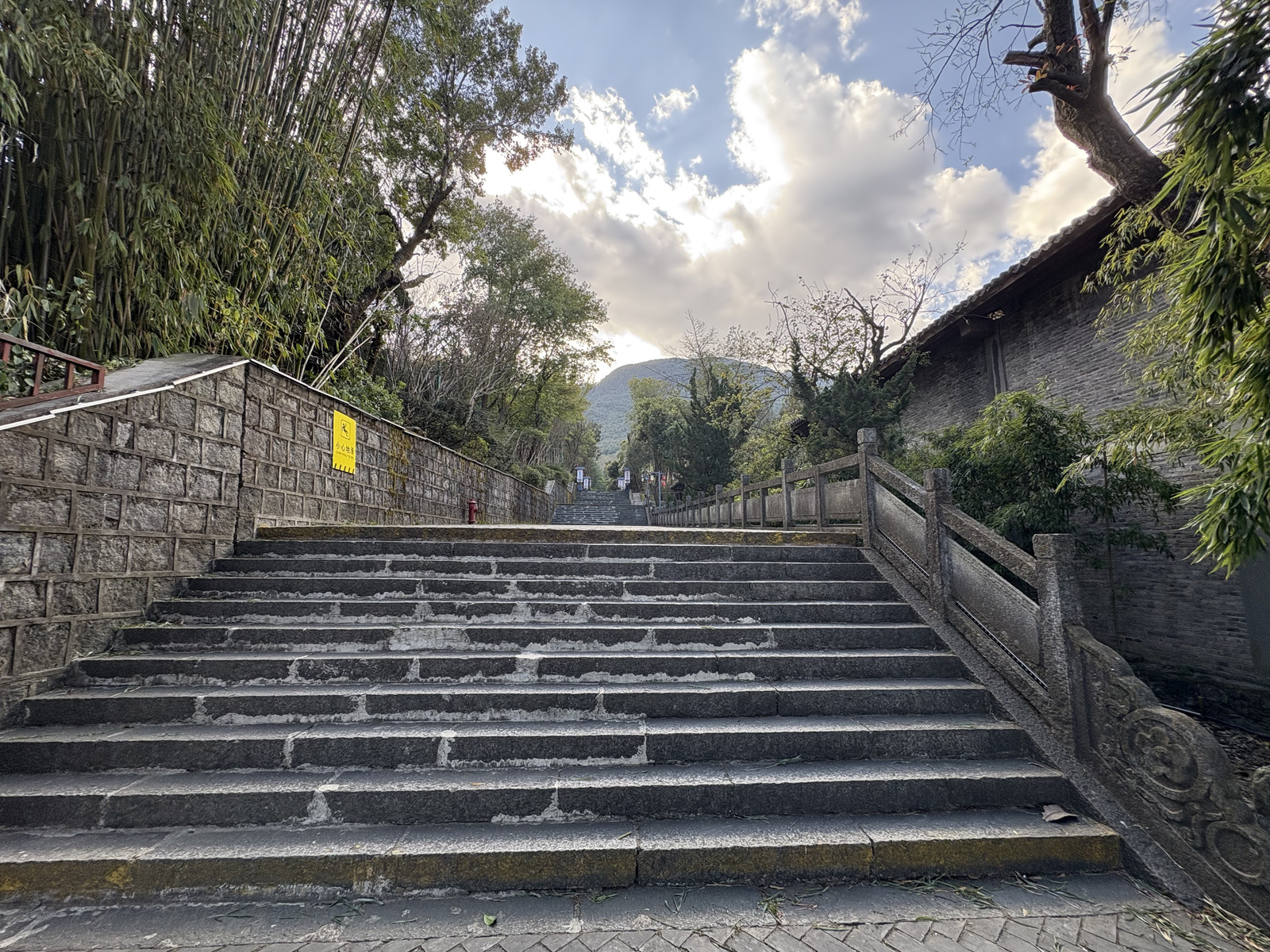 Picture China Dali Mountain 2026-01 23 - Tourist Places Mountain